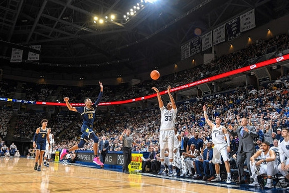 Jordan Poole (2) and Muhammad-Ali Abdur-Rahkman (12)