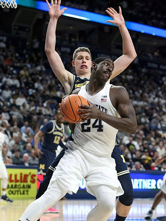 Moritz Wagner (13) and Muhammad-Ali Abdur-Rahkman (12)