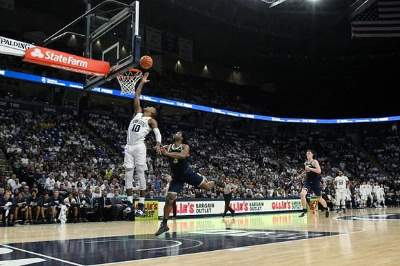 Zavier Simpson (3) and Jon Teske (15)