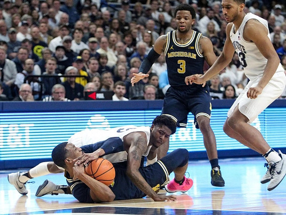 Muhammad-Ali Abdur-Rahkman (12) and Zavier Simpson (3)