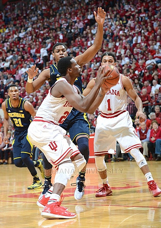 Zak Irvin (21) and Kameron Chatman (3)