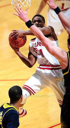 Muhammad-Ali Abdur-Rahkman (12) and Ricky Doyle (32)