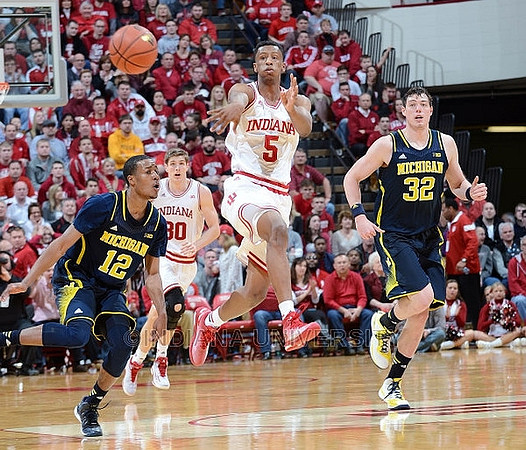 Muhammad-Ali Abdur-Rahkman (12) and Ricky Doyle (32)