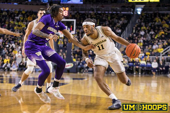 Vladislav Goldin (50) and Roddy Gayle Jr. (11)