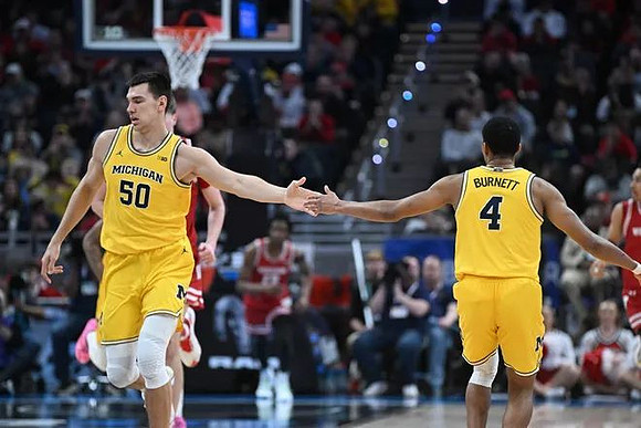 Vladislav Goldin (50) and Nimari Burnett (4)