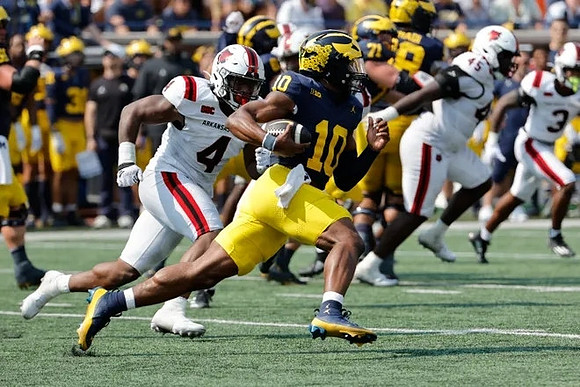 Evan Link (71) and Alex Orji (10)