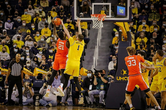 Hunter Dickinson (1), Brandon Johns Jr. (23), Caleb Houstan (22), and DeVante' Jones (12)