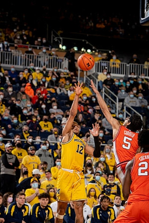 DeVante' Jones (12)