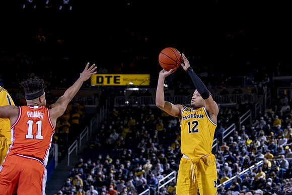 DeVante' Jones (12)