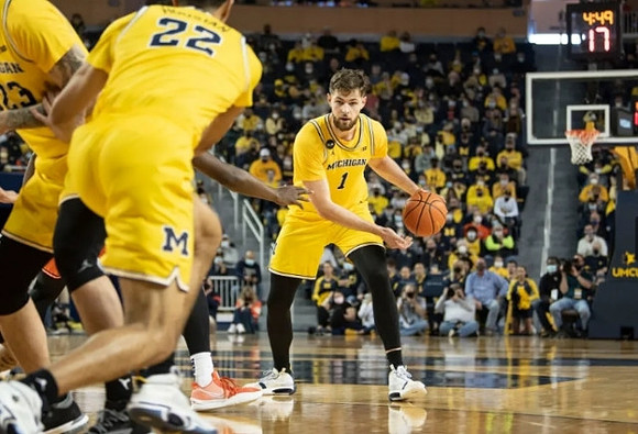 Brandon Johns Jr. (23), Caleb Houstan (22), and Hunter Dickinson (1)