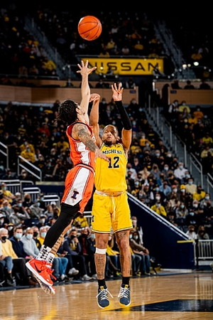 DeVante' Jones (12)