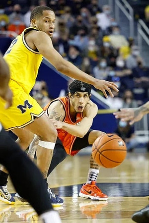 DeVante' Jones (12)