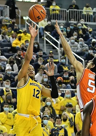 DeVante' Jones (12)