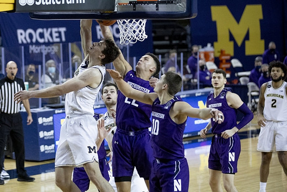 Franz Wagner (21), Hunter Dickinson (1), and Isaiah Livers (2)