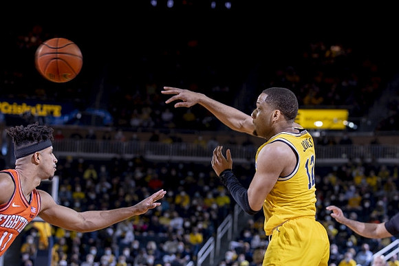 DeVante' Jones (12)