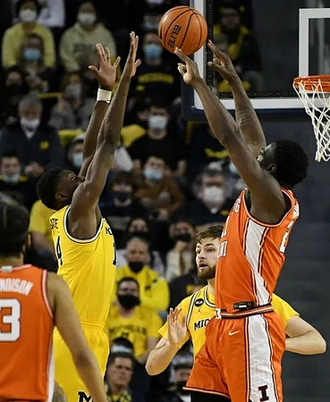Moussa Diabate (14) and Hunter Dickinson (1)