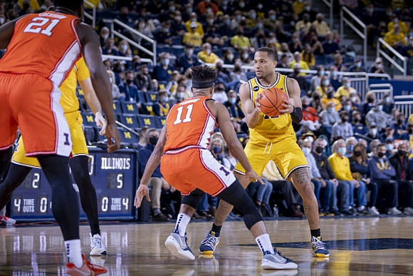 DeVante' Jones (12)