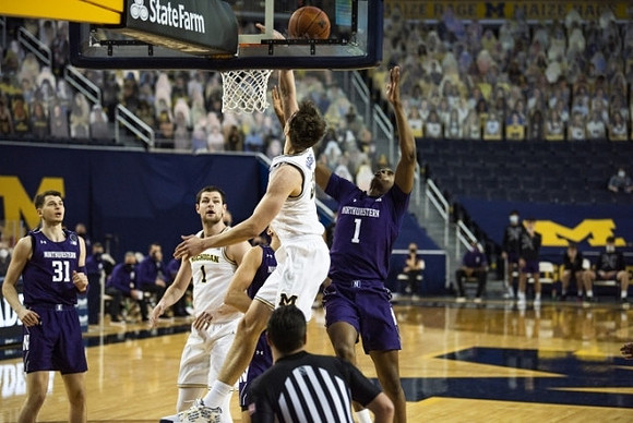 Hunter Dickinson (1) and Franz Wagner (21)