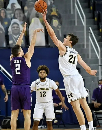 Mike Smith (12) and Franz Wagner (21)