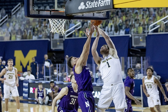 Franz Wagner (21), Hunter Dickinson (1), and Eli Brooks (55)