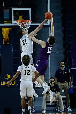 Mike Smith (12) and Franz Wagner (21)