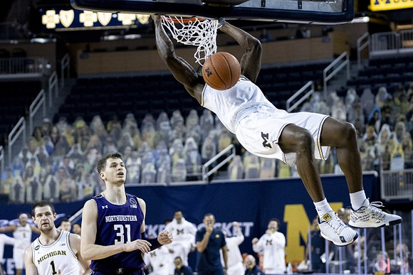 Hunter Dickinson (1) and Chaundee Brown Jr. (15)