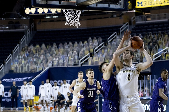 Franz Wagner (21) and Hunter Dickinson (1)