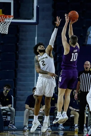 Isaiah Livers (2)