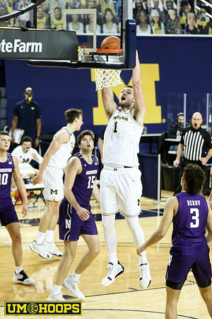 Hunter Dickinson (1) and Franz Wagner (21)