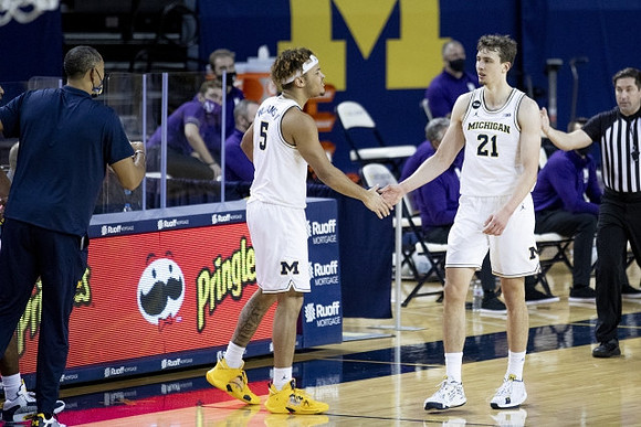 Juwan Howard, Terrance Williams II (5), and Franz Wagner (21)