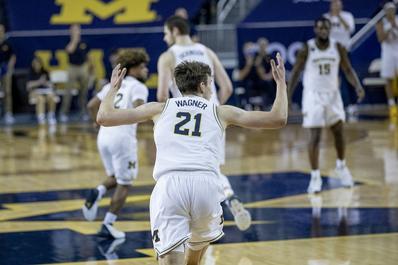 Mike Smith (12), Franz Wagner (21), Hunter Dickinson (1), and Chaundee Brown Jr. (15)