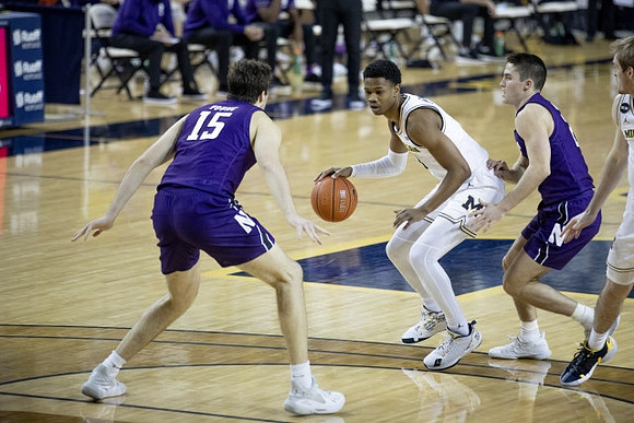 Zeb Jackson (3) and Jaron Faulds (44)