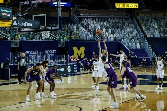 Isaiah Livers (2), Mike Smith (12), Franz Wagner (21), Hunter Dickinson (1), and Eli Brooks (55)
