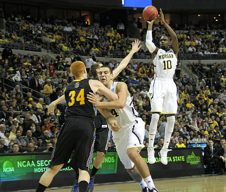 Mitch McGary (4) and Tim Hardaway Jr. (10)