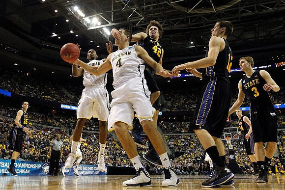Glenn Robinson III (1) and Mitch McGary (4)