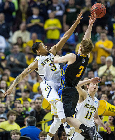 Trey Burke (3) and Nik Stauskas (11)