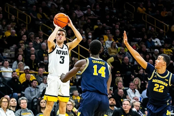 Moussa Diabate (14) and Caleb Houstan (22)