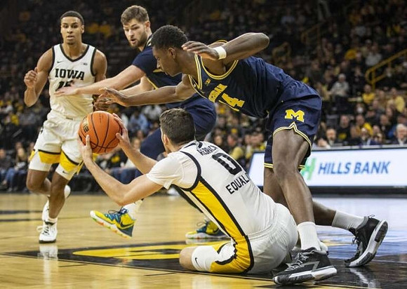 Moussa Diabate (14) and Hunter Dickinson (1)