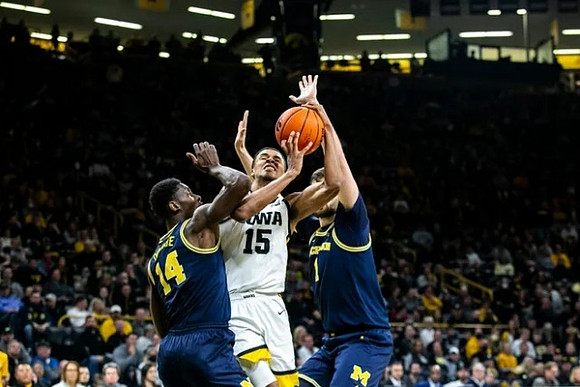 Moussa Diabate (14) and Hunter Dickinson (1)