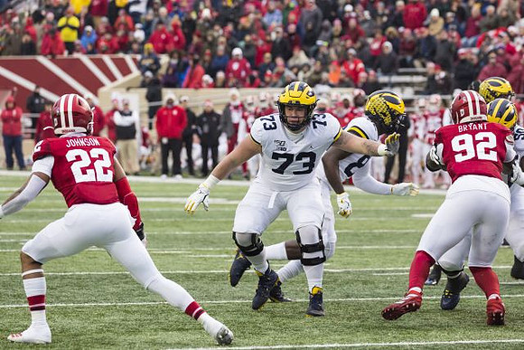 Jalen Mayfield (73) and Nick Eubanks (82)