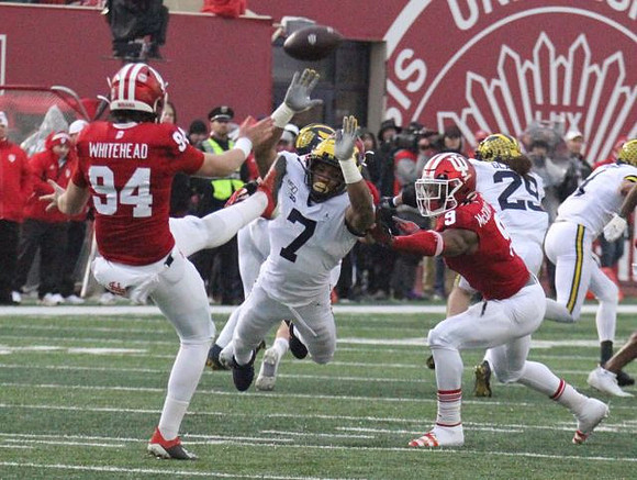 Khaleke Hudson (7) and Jordan Glasgow (29)