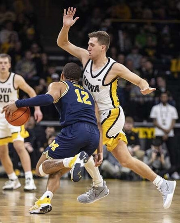 DeVante' Jones (12)