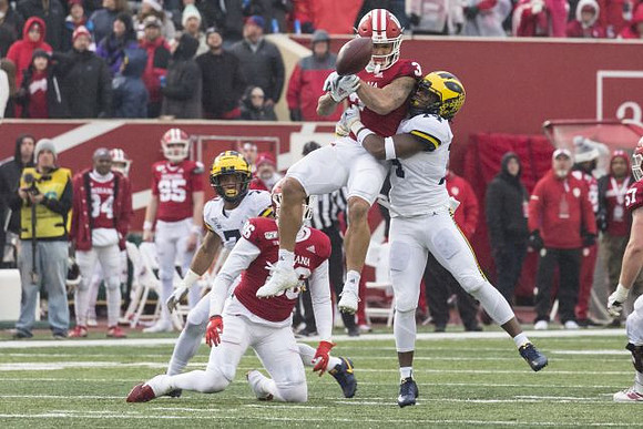 Khaleke Hudson (7) and Josh Metellus (14)