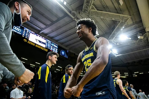 Jace Howard (25) and Michigan Team