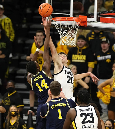 Moussa Diabate (14) and Hunter Dickinson (1)
