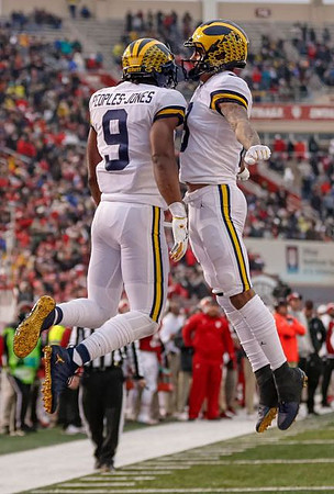 Donovan Peoples-Jones (9) and Ronnie Bell (8)