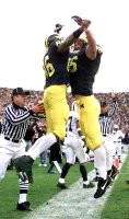 Tai Streets (86) and Aaron Shea (36)