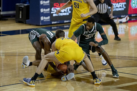 Franz Wagner (21) and Austin Davis (51)