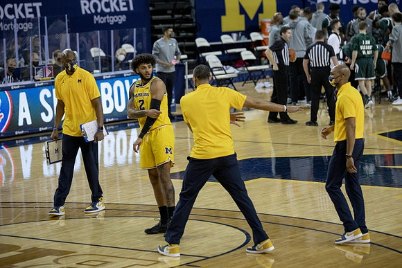 Chris Hunter, Isaiah Livers (2), Juwan Howard, and Saddi Washington