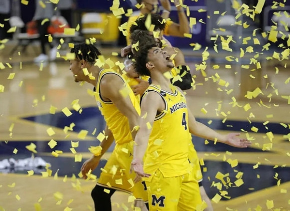 Brandon Wade (4) and Terrance Williams II (5)